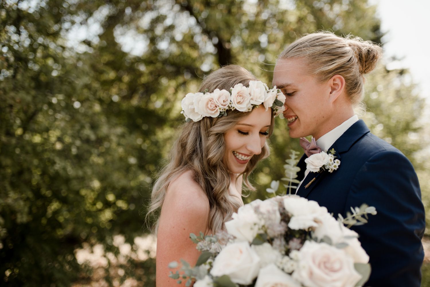 Ashgrove Acres Wedding in Winnipeg Manitoba, bridal flower crowns and fresh florals, photographed by Vanessa Renae Photography, a Winnipeg and Kenora wedding photographer