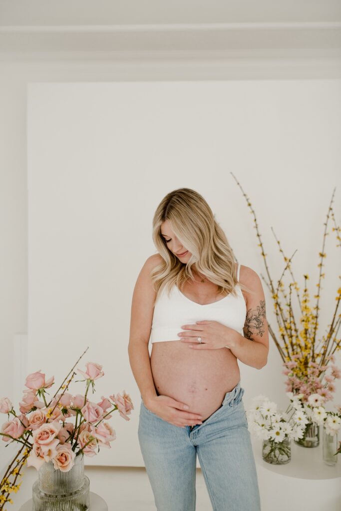 Winnipeg Lifestyle Photographer, Winnipeg Studio Maternity Session, Winnipeg Mother's Day mini session, Stonehouse Weddings, Vanessa Renae Photography