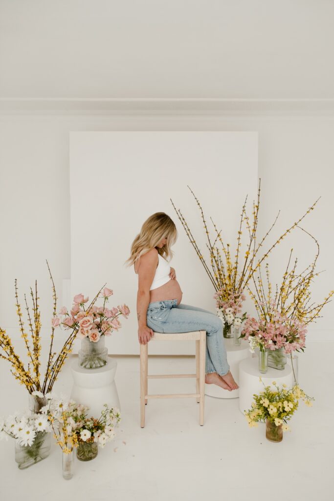 Winnipeg Lifestyle Photographer, Winnipeg Studio Maternity Session, Winnipeg Mother's Day mini session, Stonehouse Weddings, Vanessa Renae Photography