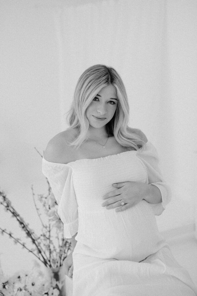 Winnipeg Lifestyle Photographer, Winnipeg Studio Maternity Session, Winnipeg Mother's Day mini session, Stonehouse Weddings, Vanessa Renae Photography