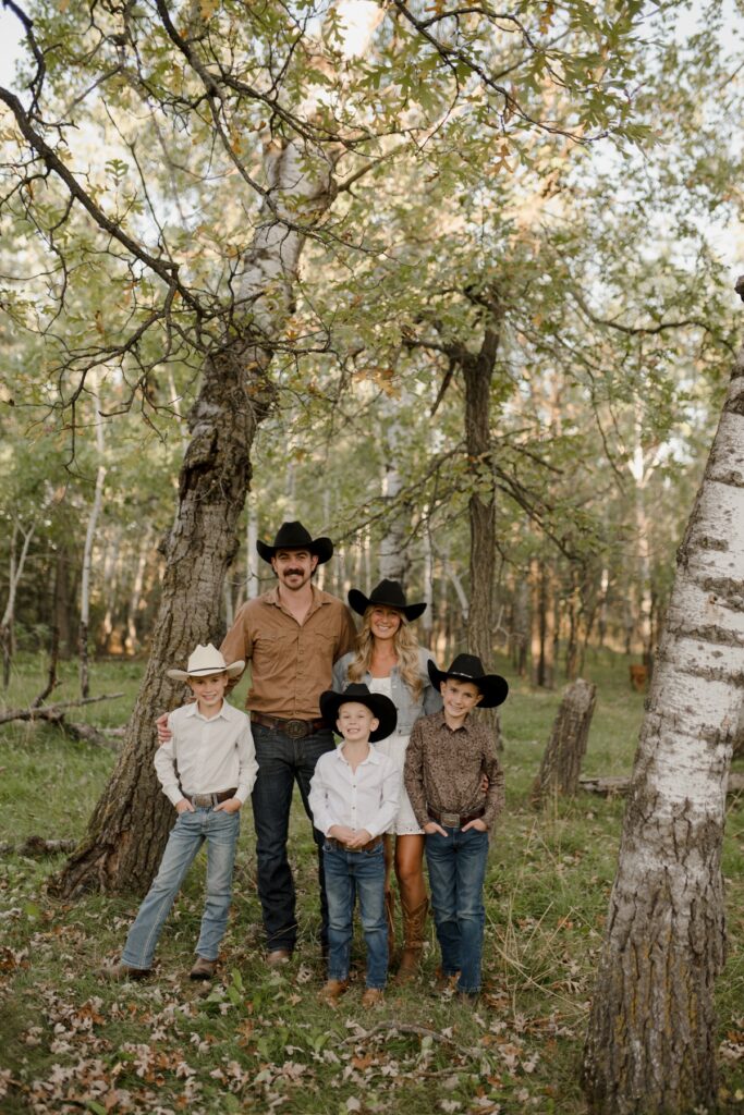 Best Winnipeg family photographer, candid family photographer, lifestyle family photos, best steinbach photographer, fall country family photos in winnipeg, mb