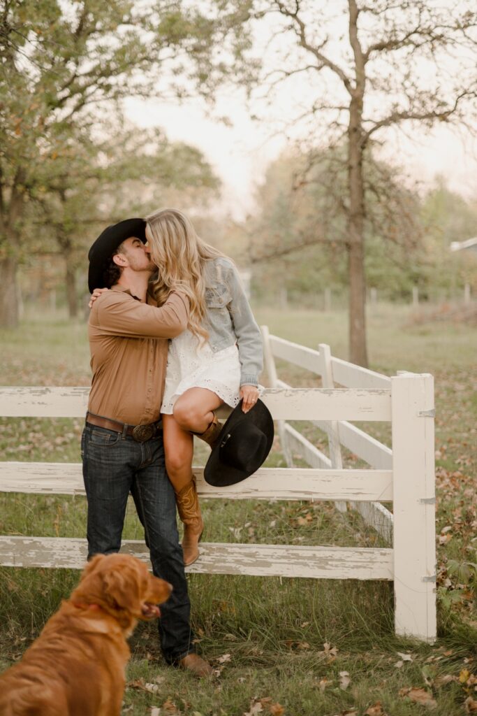 Best Winnipeg family photographer, candid family photographer, lifestyle family photos, best steinbach photographer, fall country family photos in winnipeg, mb