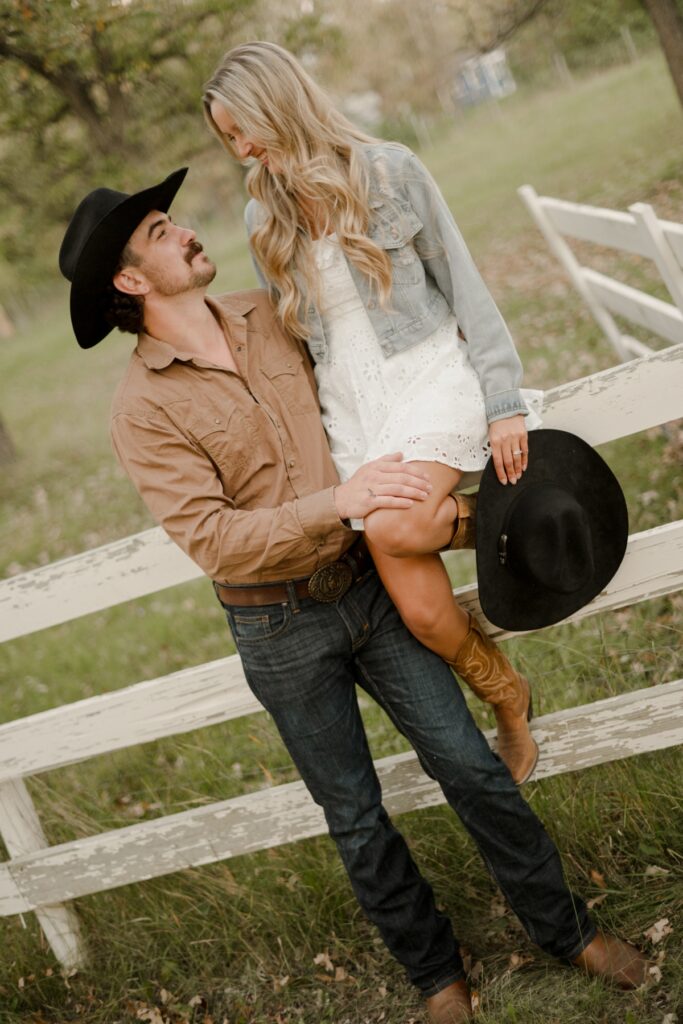 Best Winnipeg family photographer, candid family photographer, lifestyle family photos, best steinbach photographer, fall country family photos in winnipeg, mb