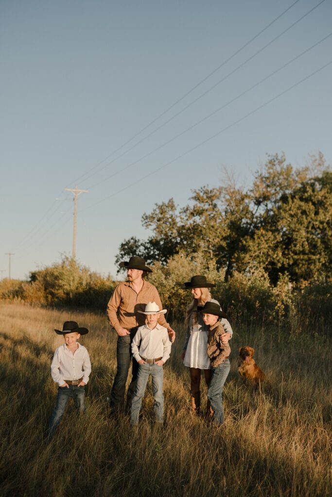 Best Winnipeg family photographer, candid family photographer, lifestyle family photos, best steinbach photographer, fall country family photos in winnipeg, mb