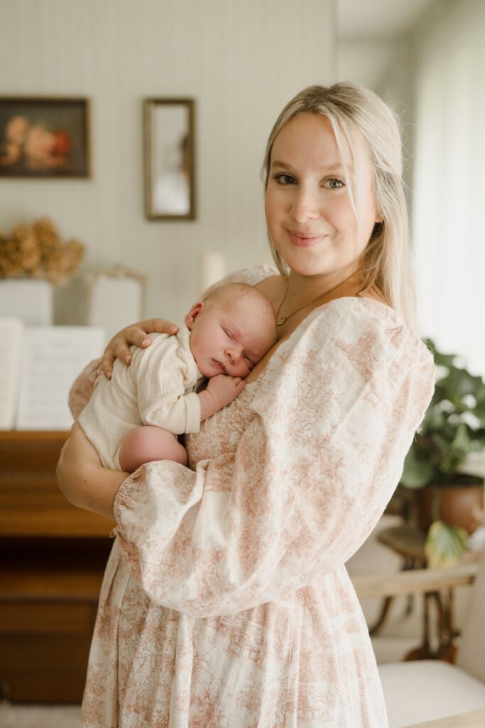 Winnipeg Newborn Photographer, Vanessa Renae Photography, lifestyle maternity, newborn and family photographer based in winnipeg, MB. Nothing Fits But dress