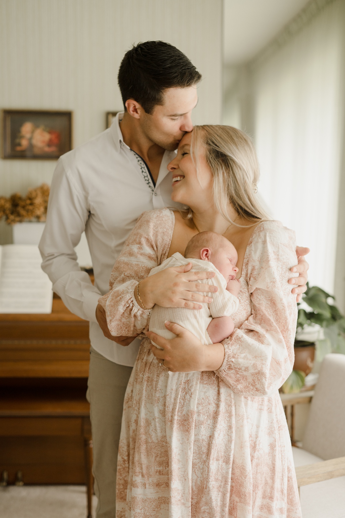 Winnipeg Newborn Photographer, Vanessa Renae Photography, lifestyle maternity, newborn and family photographer based in winnipeg, MB. Nothing Fits But dress