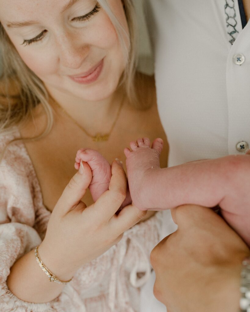 Winnipeg Newborn Photographer, Vanessa Renae Photography, lifestyle maternity, newborn and family photographer based in winnipeg, MB. Nothing Fits But dress