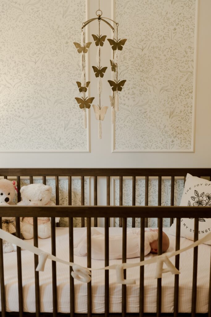 Winnipeg Newborn Photographer, Vanessa Renae Photography, lifestyle maternity, newborn and family photographer based in winnipeg, MB. wood crib